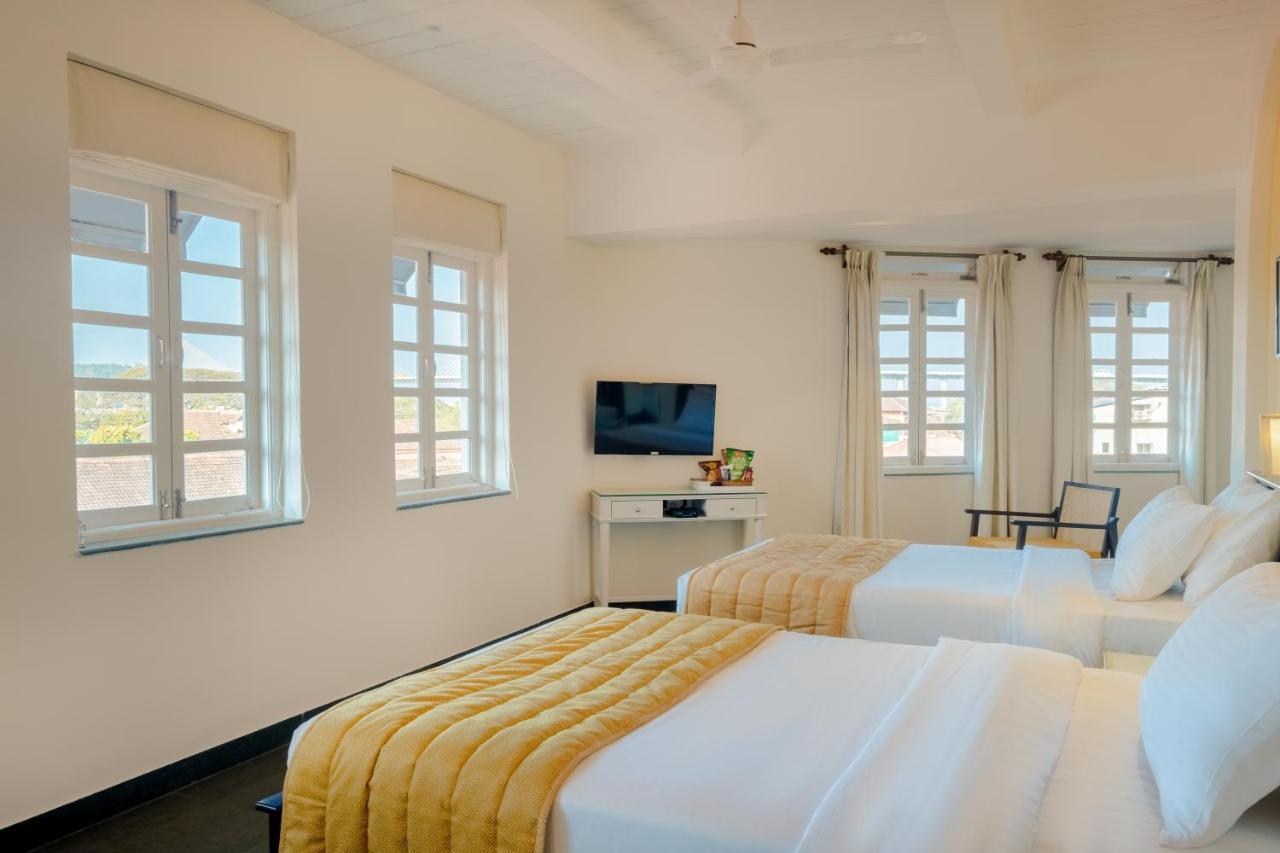 O Pierre - Fontainhas Hotell Panaji Exteriör bild