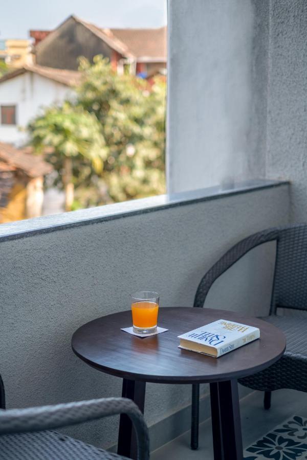 O Pierre - Fontainhas Hotell Panaji Exteriör bild